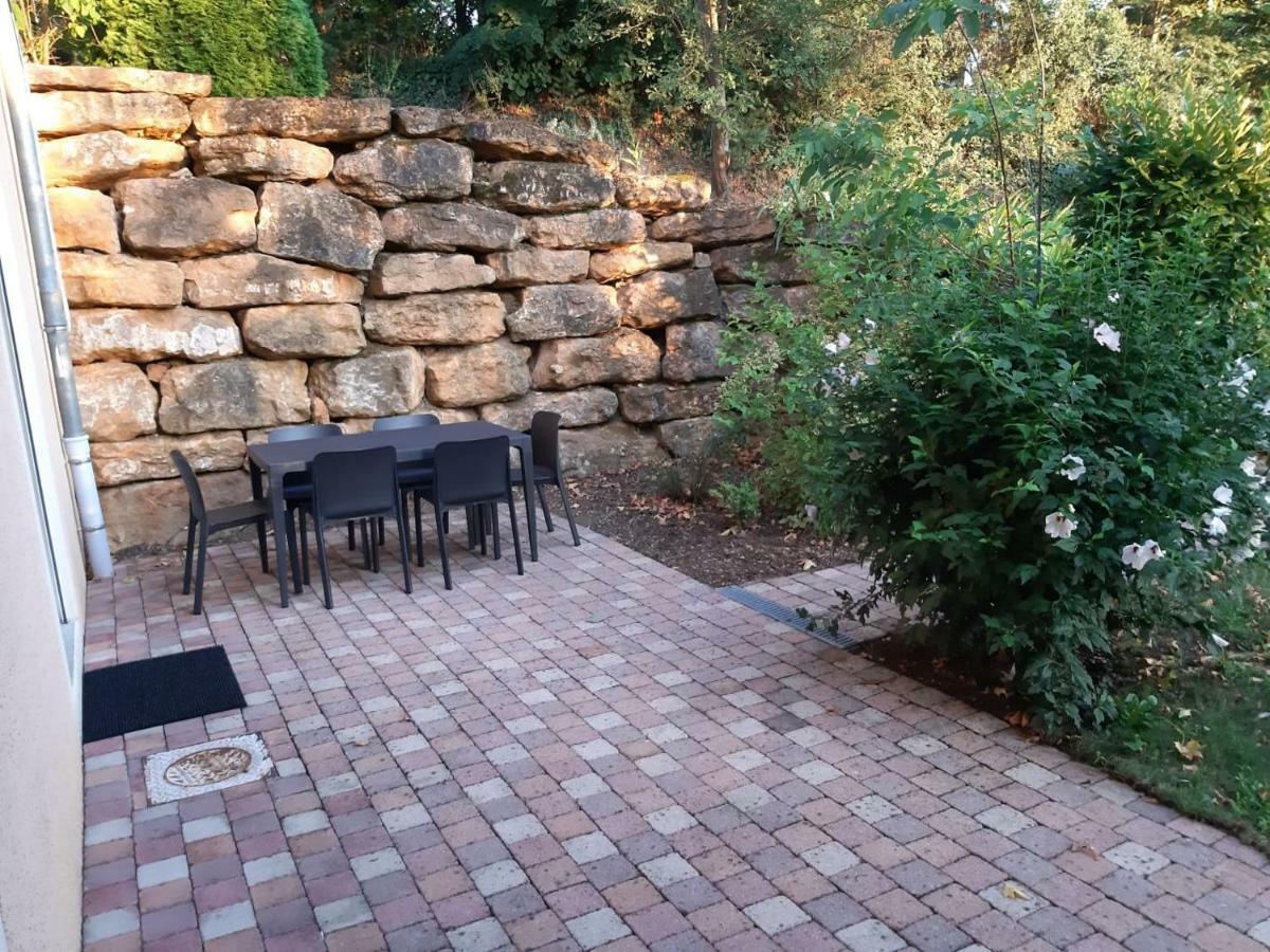 Appartement dans propriété calme en pleine nature Charbonnières-les-Bains Extérieur photo